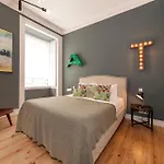 Lisbon Cheese & Wine Suites Guest house