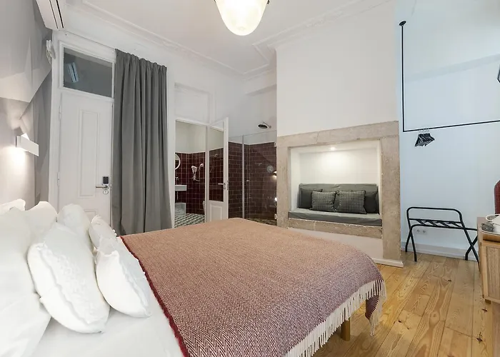 Cheese & Wine בית הארחה 4*