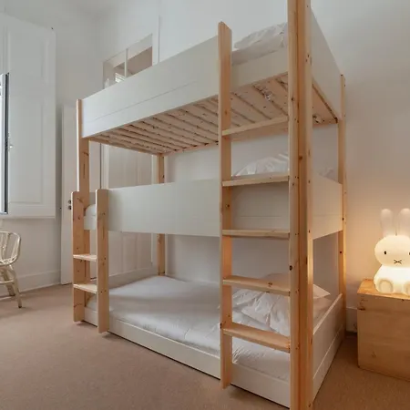 Guest house Lisbon Cheese & Wine Suites 4*